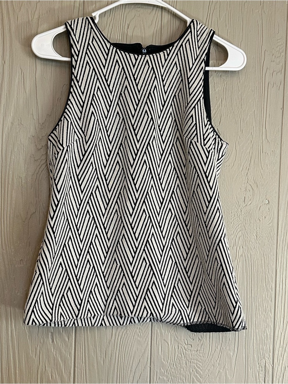 Banana Republic Black & White Geometric Sleeveless Round Neck Zip Tank XS